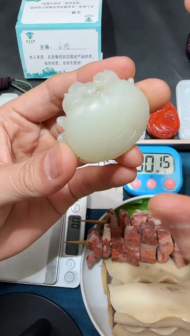 颈饰未镶嵌和田玉红**⁸吊坠