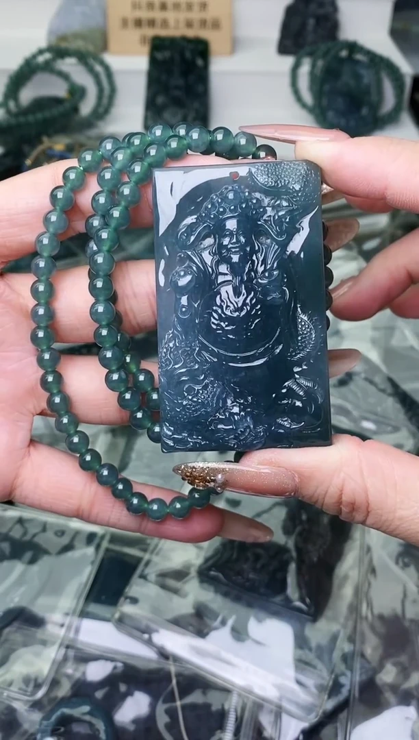 颈饰未镶嵌翡翠