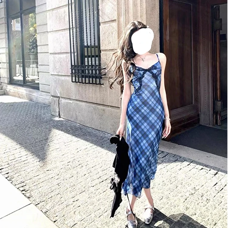 格子吊带连衣裙早春新款三亚泰国海边度假出游长裙