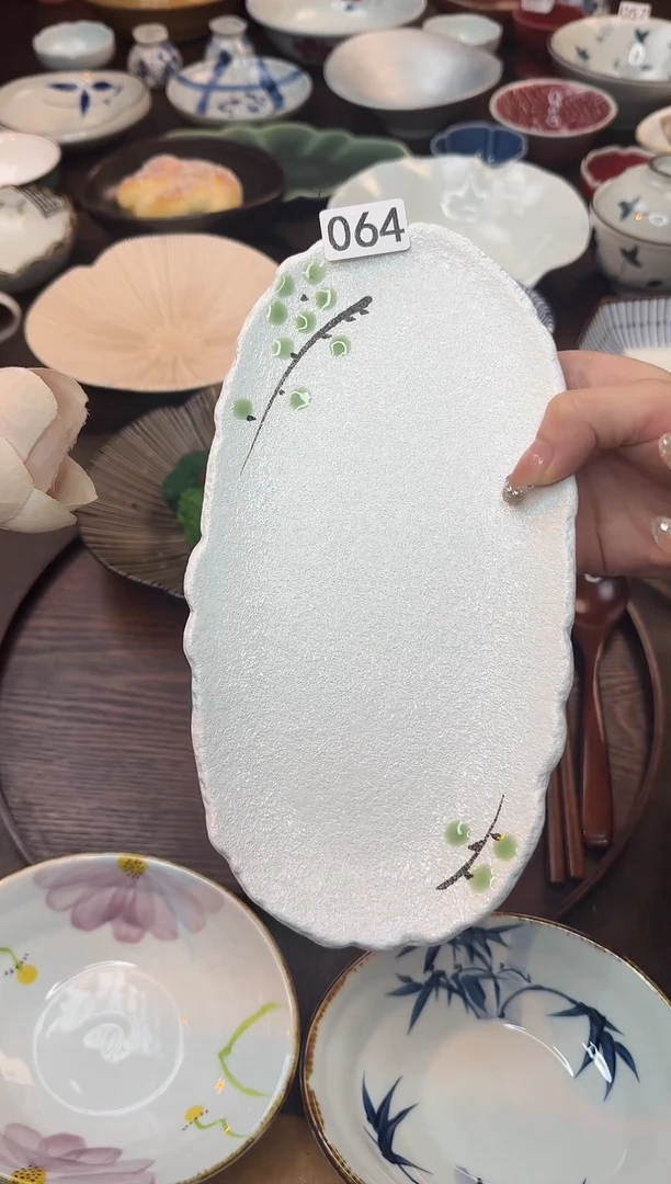 瓷（绿梅）花边长盘