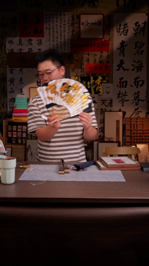 国画6****6513-9.5寸 手写 扇子 飞龙在天