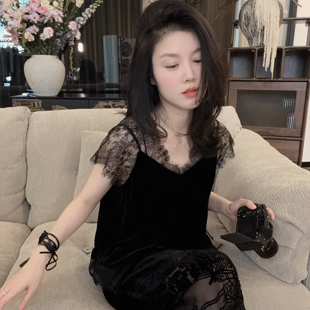 【悦悦专属】设计感V领蕾丝拼接丝绒上衣Y471