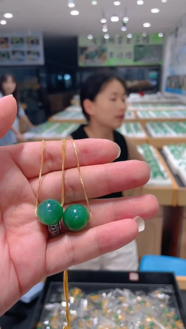 石英质玉（非洲翠）未镶嵌吊坠(赠链)天然珠子吊坠（多样性发其一）