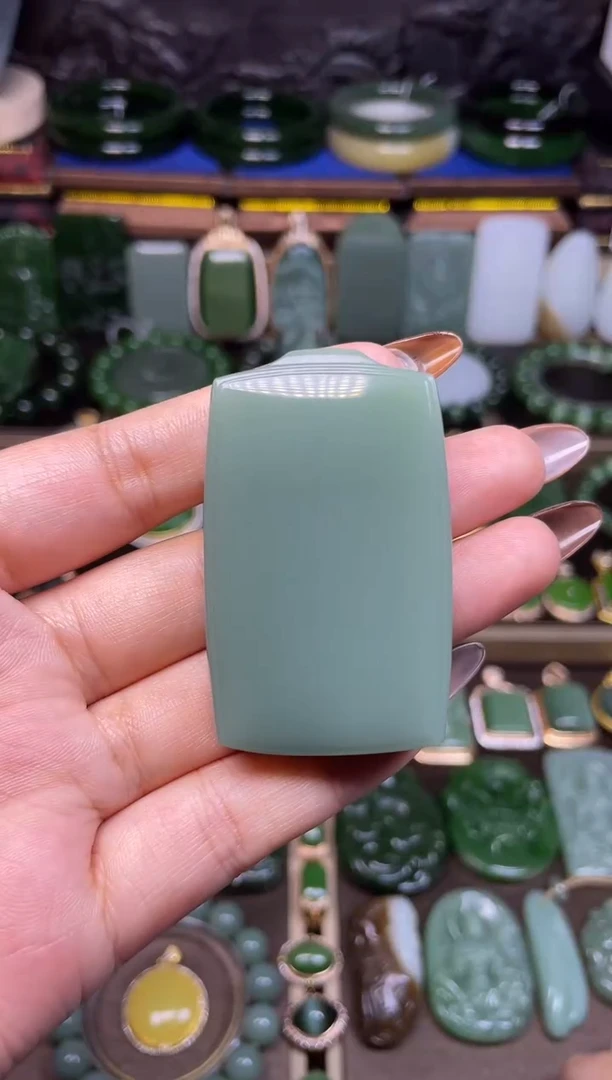 颈饰未镶嵌和田玉鸭蛋青无事牌