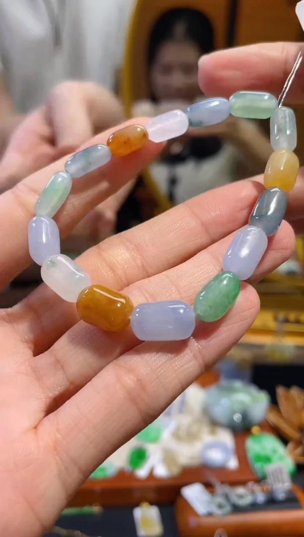 颈饰未镶嵌翡翠手串