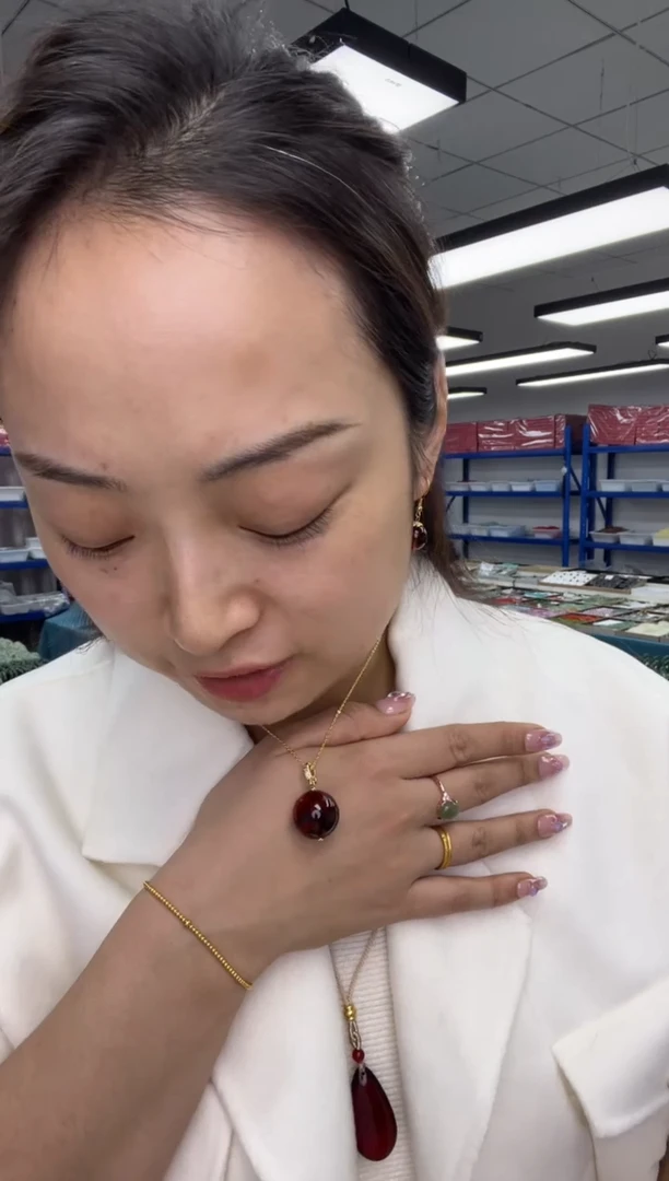 血珀吊坠(赠链)未镶嵌2.0大吊坠