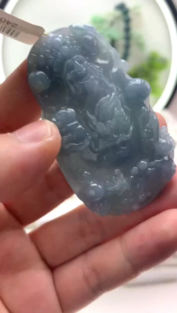 翡翠未镶嵌颈饰财神
