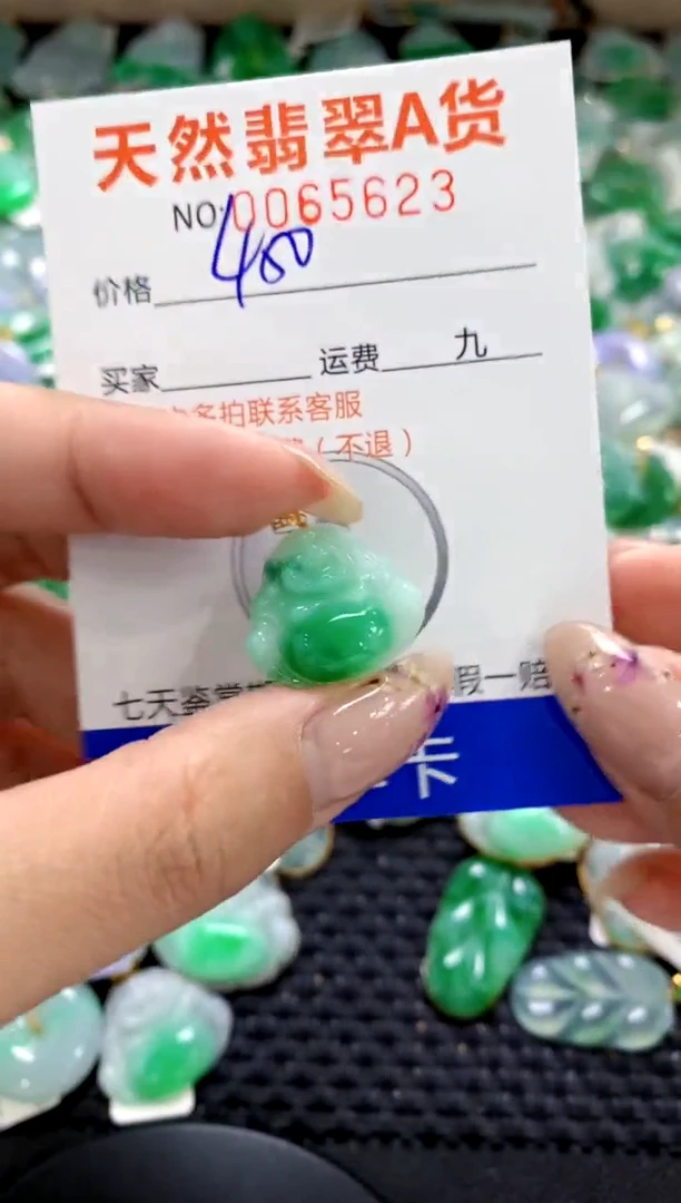 翡翠18K金镶嵌颈饰1111111111111111
