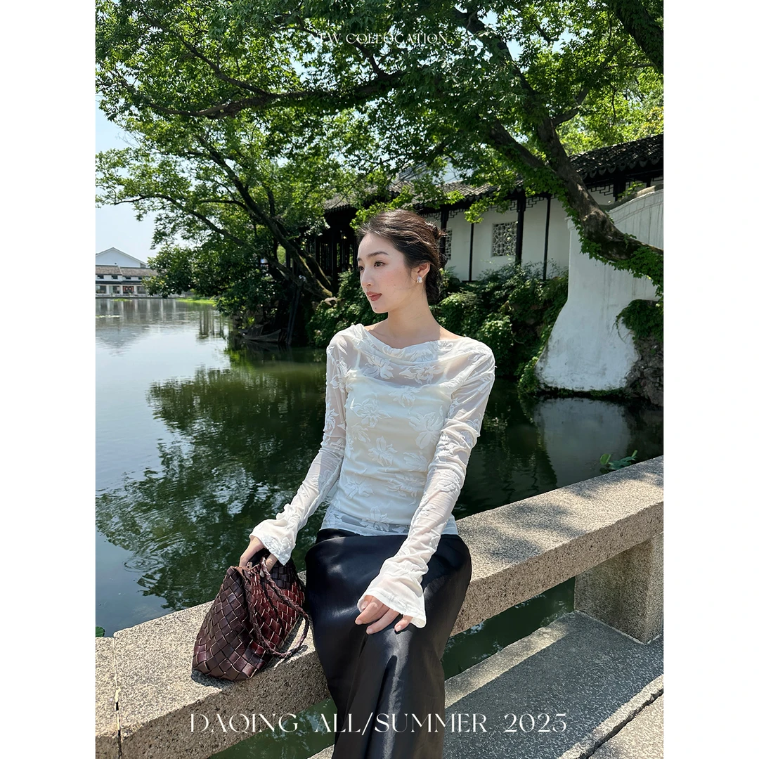 许大晴 【花间叙】法式浪漫弹力提花工艺透感长袖上衣D2830