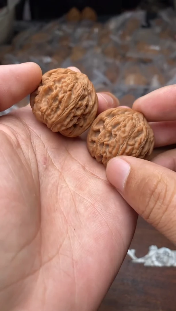 【闪购商品】文玩核桃把件A2号34尺龙珠