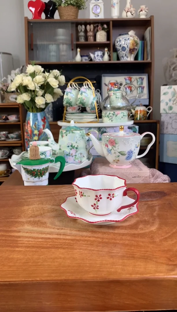 陶瓷红花甜心杯碟