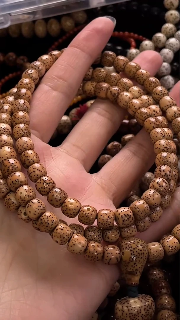 吊坠星月菩提精工级粉皮浅珀桶珠8*7长串