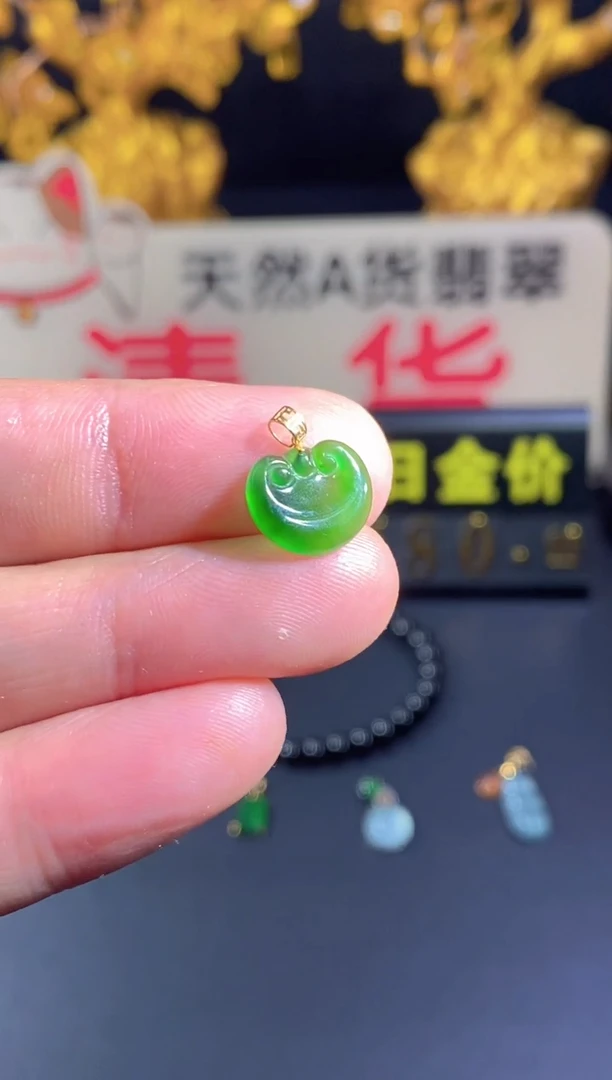 翡翠18K金镶嵌颈饰