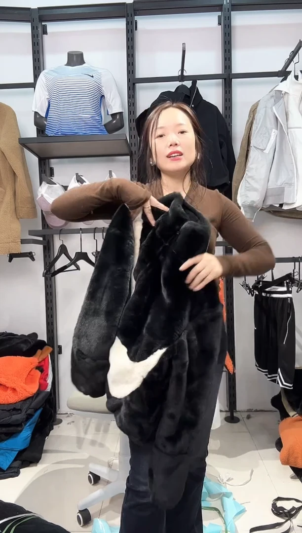 2376  编码  瑕疵直播间过款为准 尺码S
