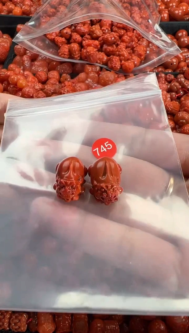 颈饰未镶嵌南红玛瑙1