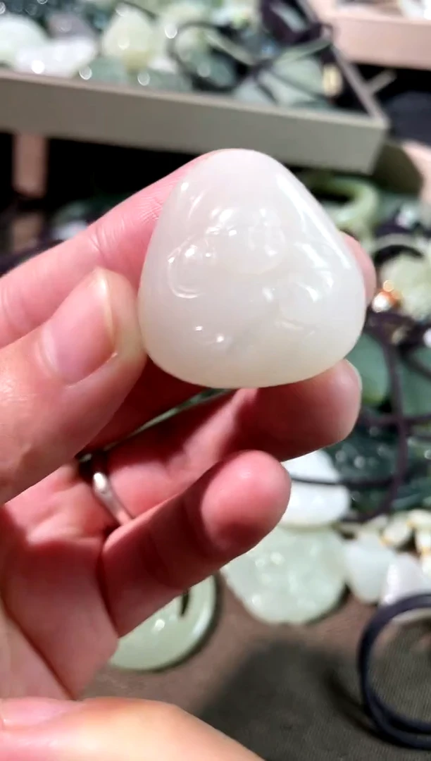 颈饰未镶嵌和田玉藕粉佛公