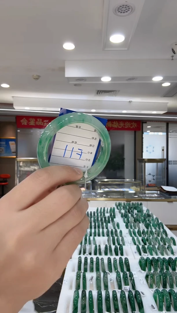 未镶嵌手镯石英质玉（非洲翠）手镯手镯