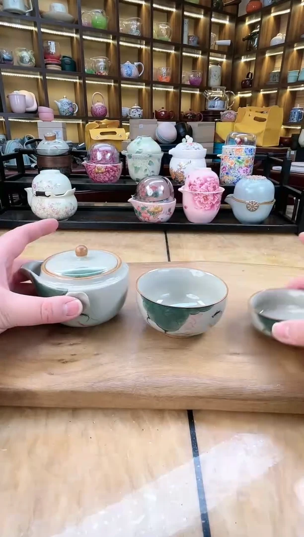 【闪购商品】哥窑荷鱼宝瓶旅行套装（带绿色刺绣包）