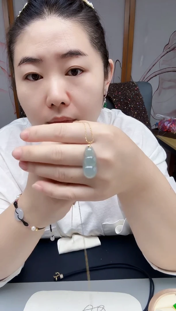 颈饰18K金镶嵌翡翠翡翠豆子吊坠（不含链）