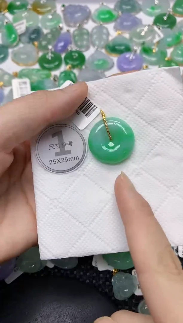 翡翠18K金镶嵌颈饰11111111