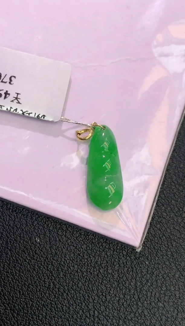 颈饰18K金镶嵌翡翠赠礼盒证书 丁丁