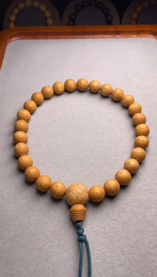 吊坠凤眼菩提11素手持