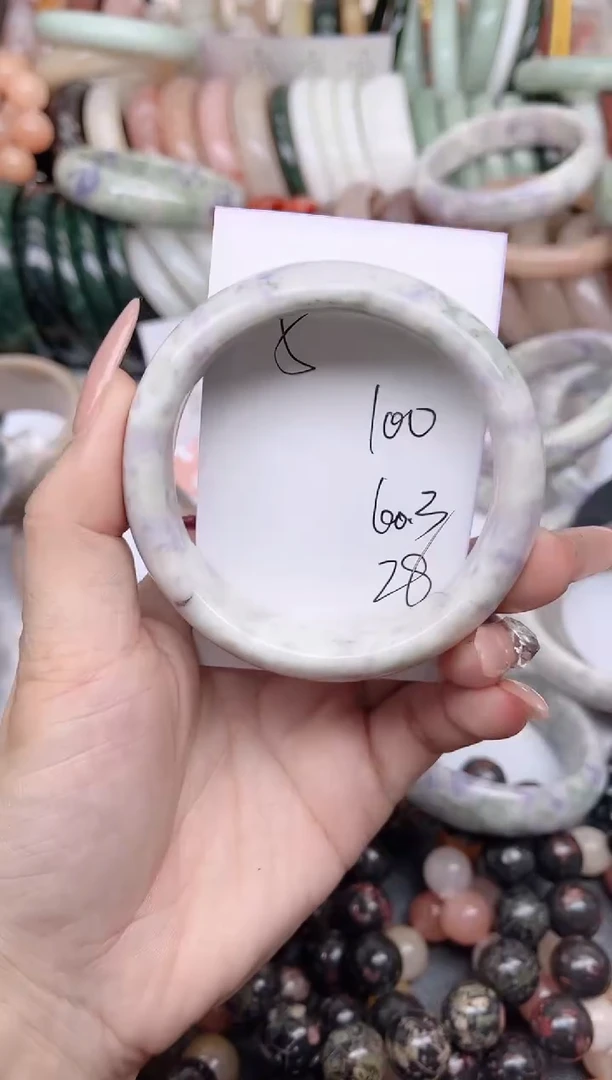 未镶嵌手镯石英质玉100