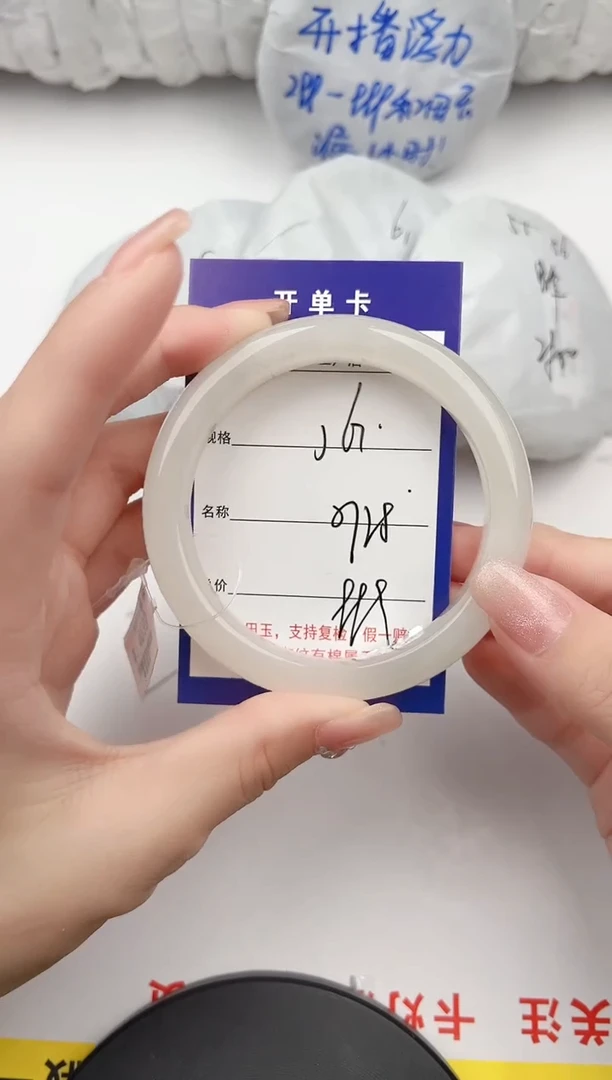 和田玉手镯未镶嵌61颜色微差无瑕疵