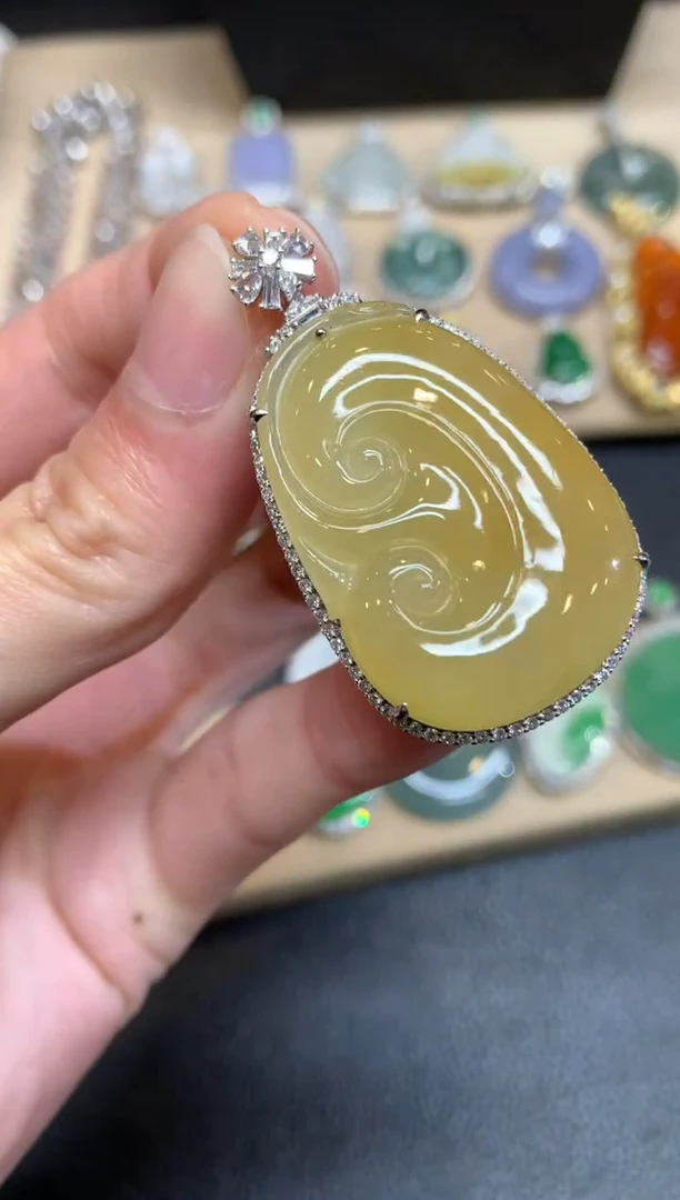 【闪购商品】翡翠颈饰18K金镶嵌如意【无服务费】