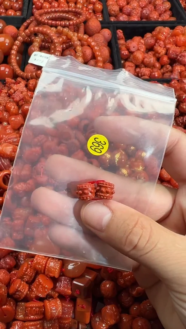 南红玛瑙未镶嵌颈饰1