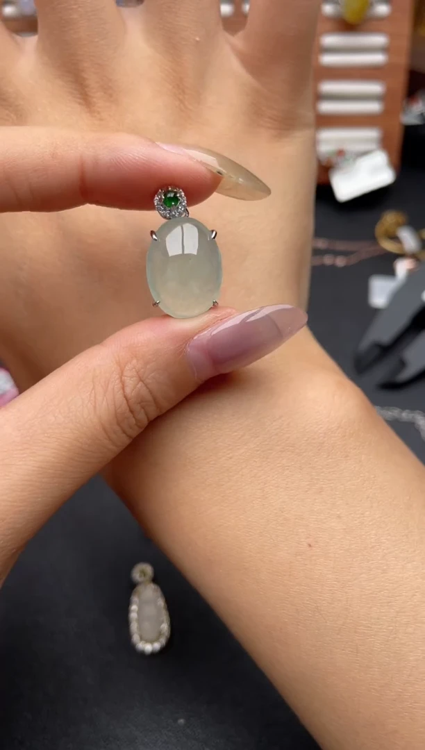 翡翠银S925镶嵌吊坠(赠链)一物一证一礼盒