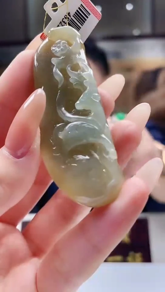 吊坠(不含链)未镶嵌翡翠300