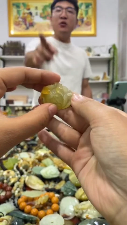 未镶嵌岫玉吊坠