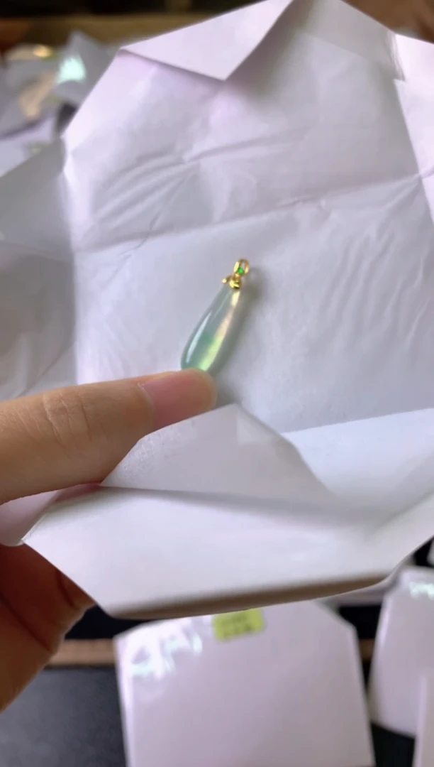 翡翠18K金镶嵌颈饰成品吊坠