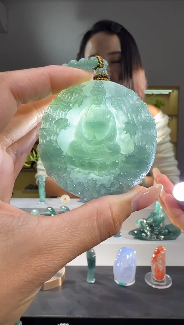 吊坠(赠链)未镶嵌翡翠观音（多样性发其一）
