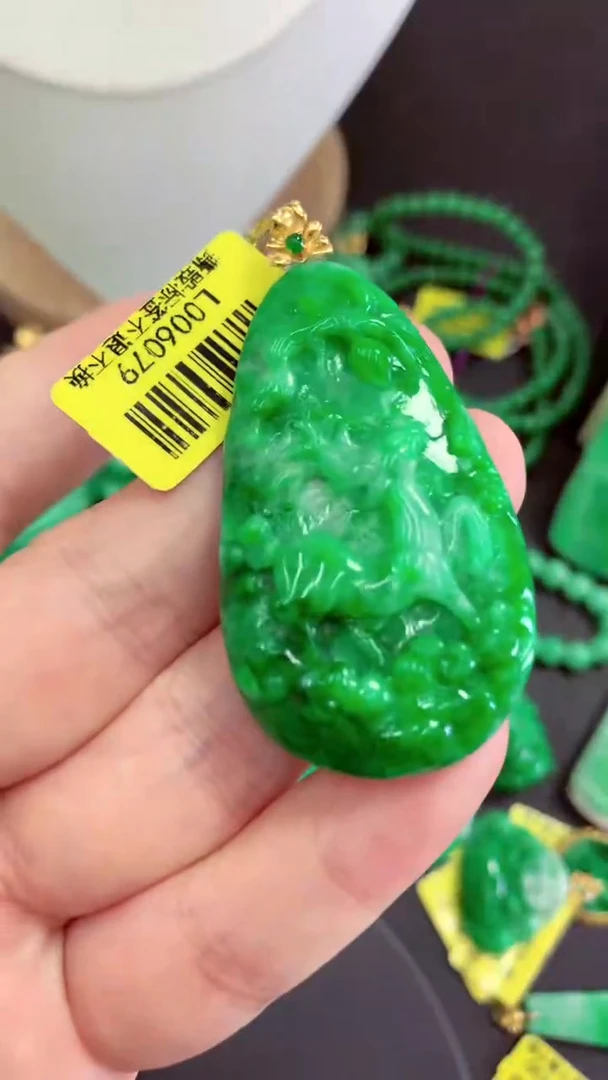 吊坠(不含链)18K金镶嵌翡翠挂件