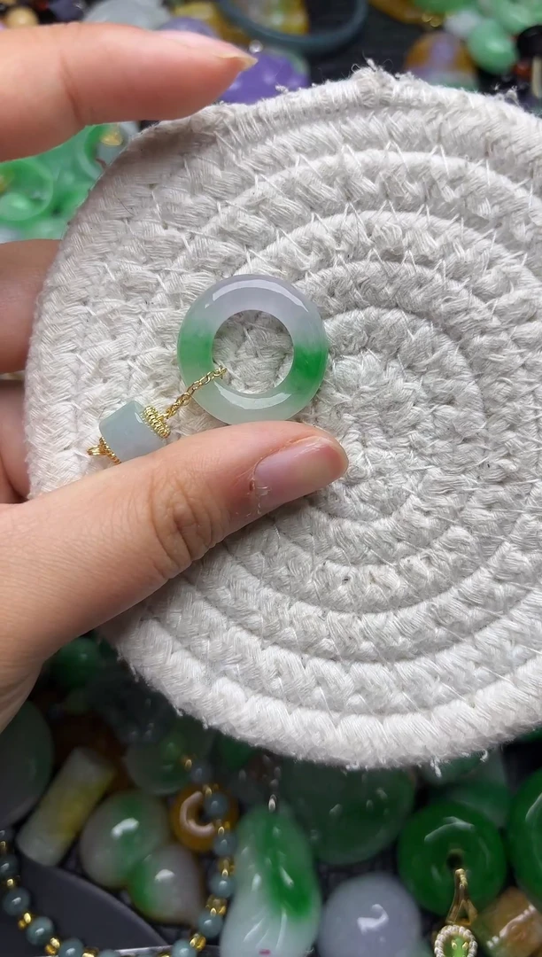 颈饰未镶嵌翡翠缅甸翡翠吊坠