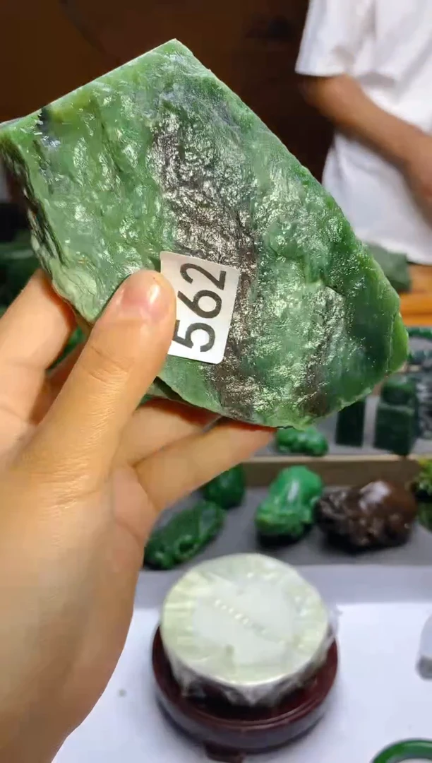 和田玉（碧玉）未镶嵌珠宝半成品562