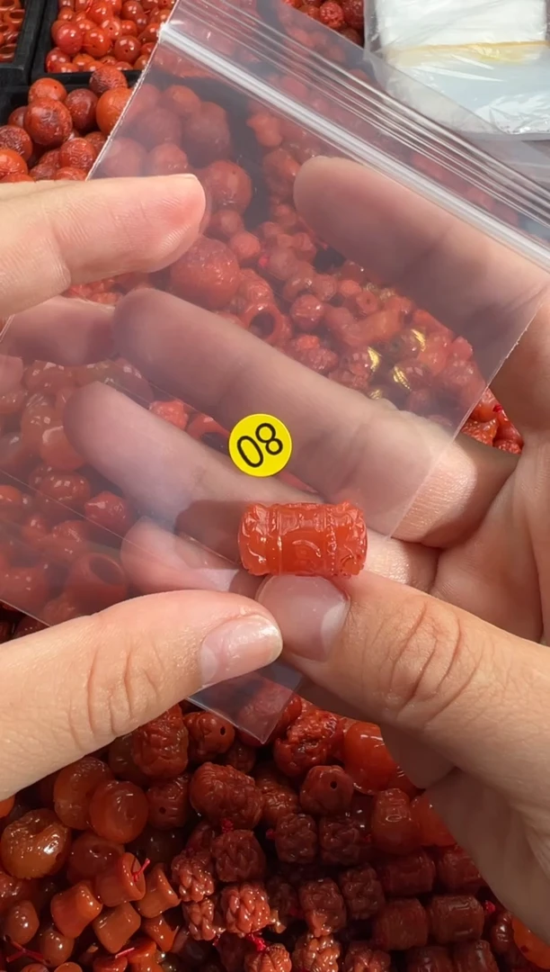 南红玛瑙未镶嵌颈饰1