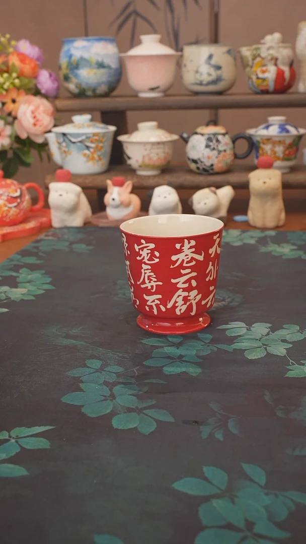 羲下兰行  红色手握杯