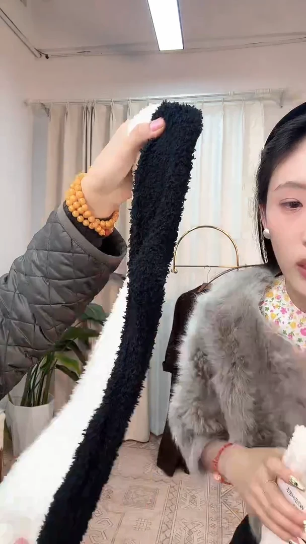 女士时尚搭配 3双袜子