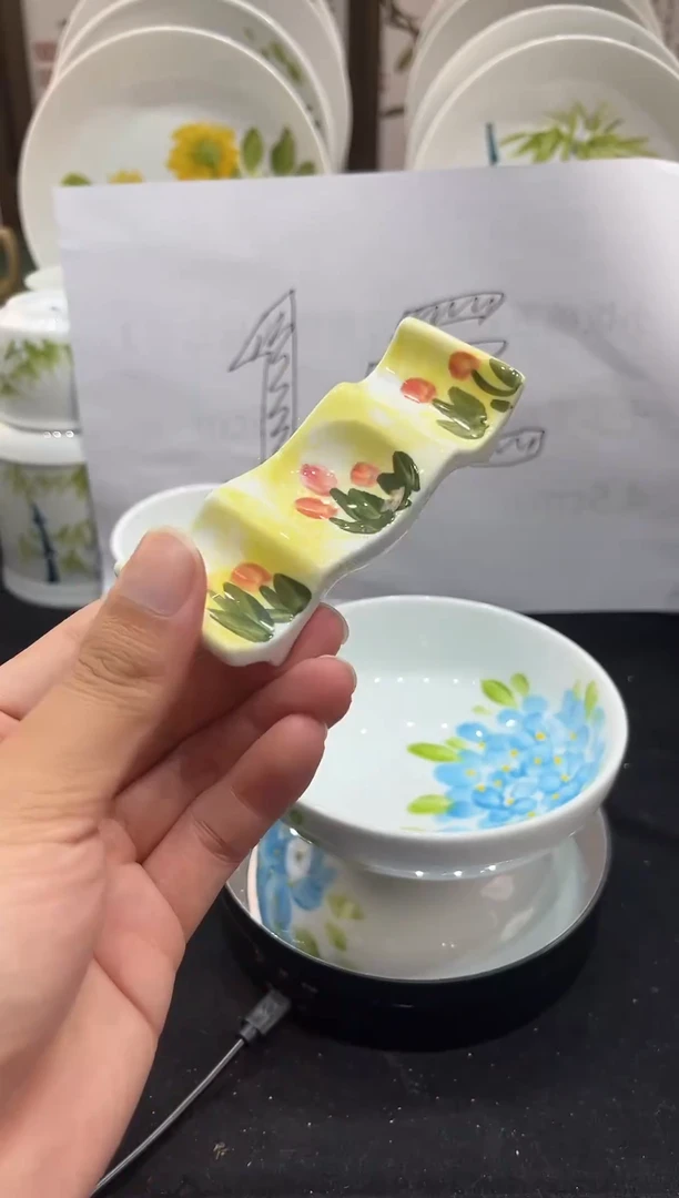 瓷片景德镇手工手绘高温釉下高白泥筷子架郁金香