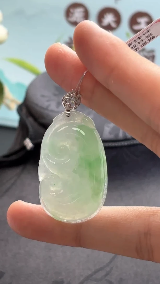 【闪购商品】翡翠颈饰18K金镶嵌如意