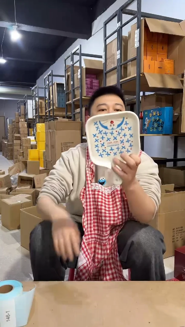 【闪购商品】杯白色方盘叮当猫烤盘微瑕