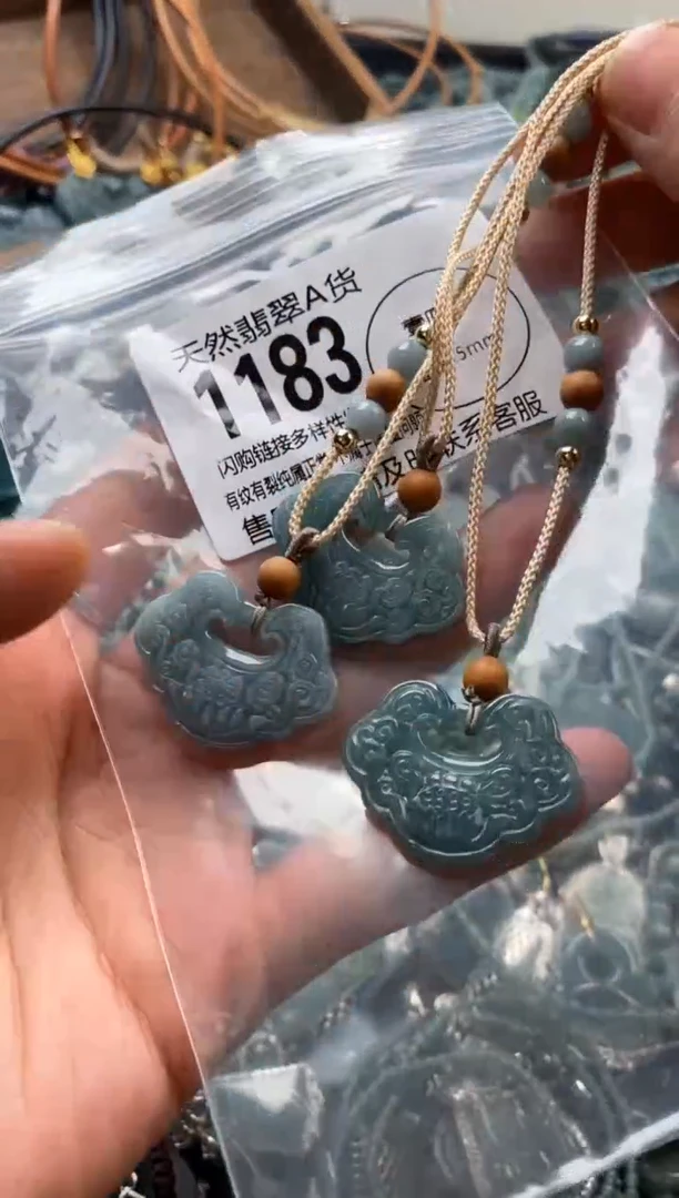 翡翠未镶嵌颈饰多样性发其一1183