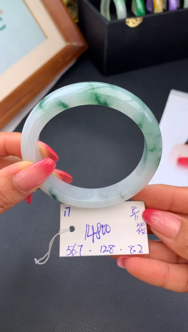 未镶嵌手镯翡翠假一赔三 手镯