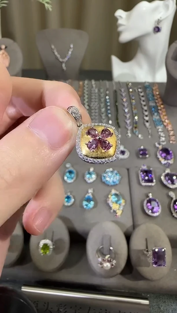 颈饰银S925镶嵌石榴石3*5mm吊坠设计款