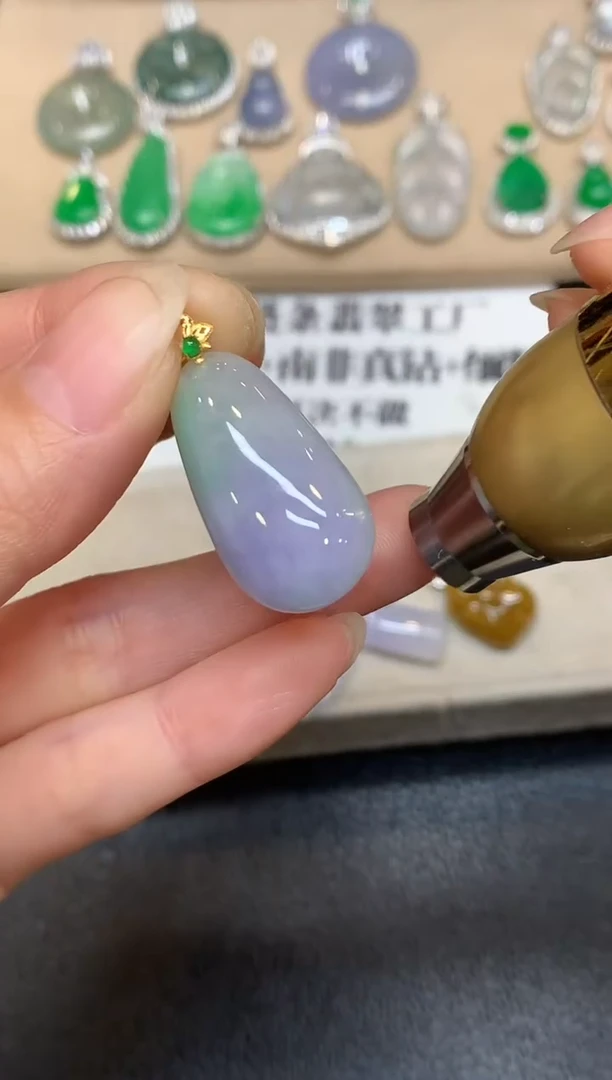 颈饰18K金镶嵌翡翠福瓜【无服务费