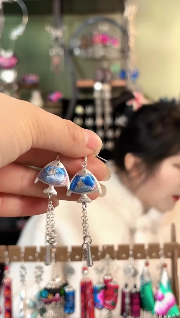 彩云南阁非遗老绣苗银饰品143