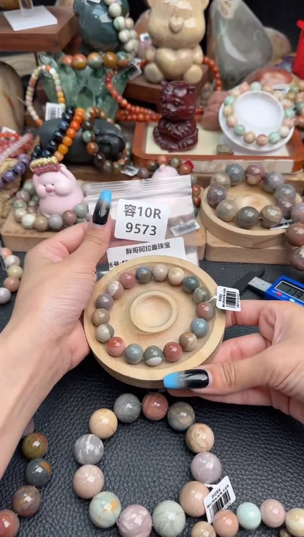 【闪购商品】石英质玉未镶嵌手链10R9573